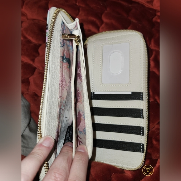 NWOT Disney/Loungefly wallet - Picture 2 of 5